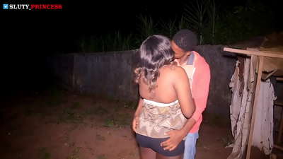 සමාජ ශාලාවේ චබී ගැහැණු ළමයෙකු සමඟ වීදි ආදර සහ උණුසුම් ලිංගිකත්වය